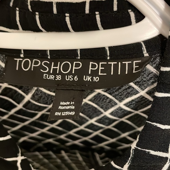 TOPSHOP Cropped Black Checked Shirt - Picture 3 of 3